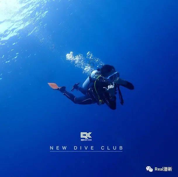小香风堪称女性衣橱里必不可少的穿搭外套之一,它都能怎么搭配?——知识星球平台,打开你的知识之门