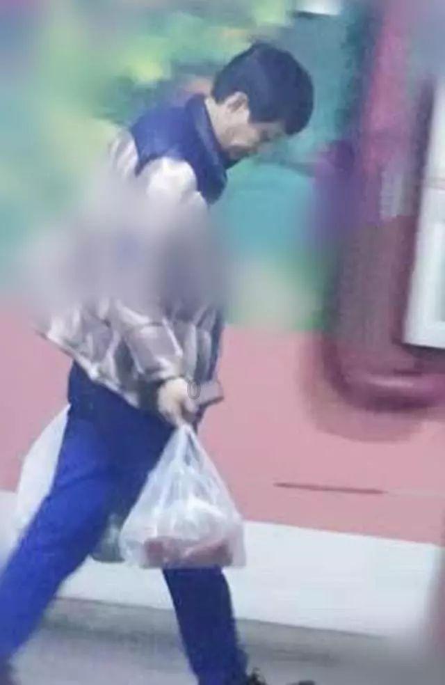 谭卓章宇暧昧上热搜,回应网友在一起疑问