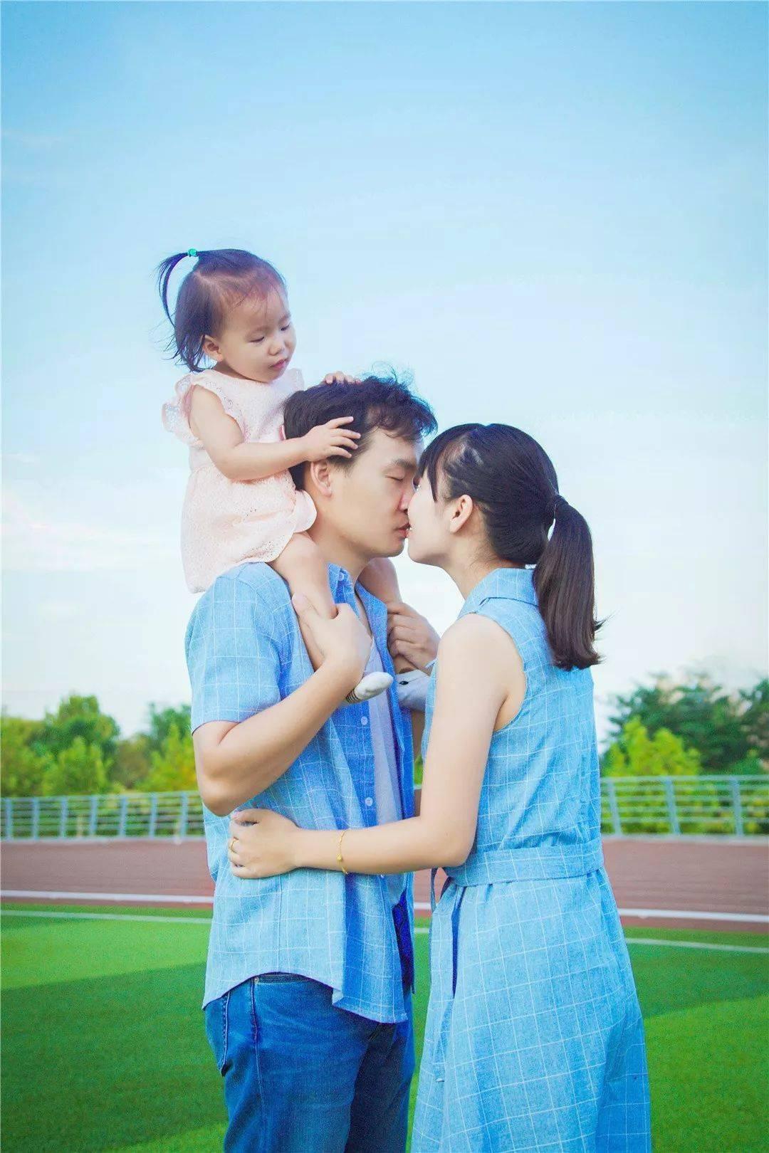 南韩性感美女泫雅和龙俊亨恋情究竟是真是假?
