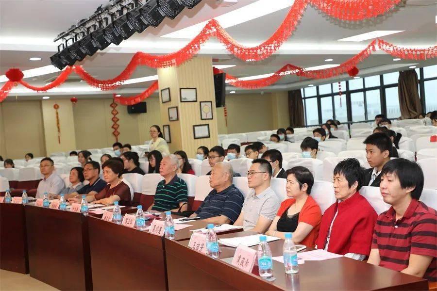 小猫钓鱼游戏龙王版有船