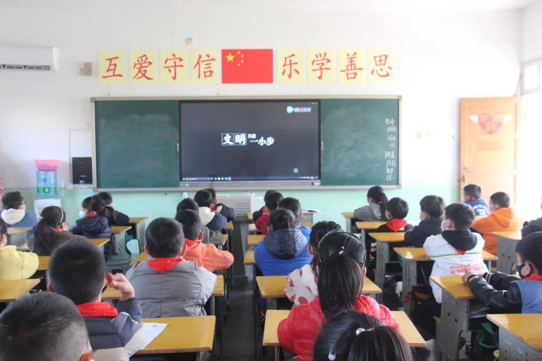 黑龙江女子称办业务被辱骂，对方回怼“不是谁录谁有理”，龙江县人社局回应