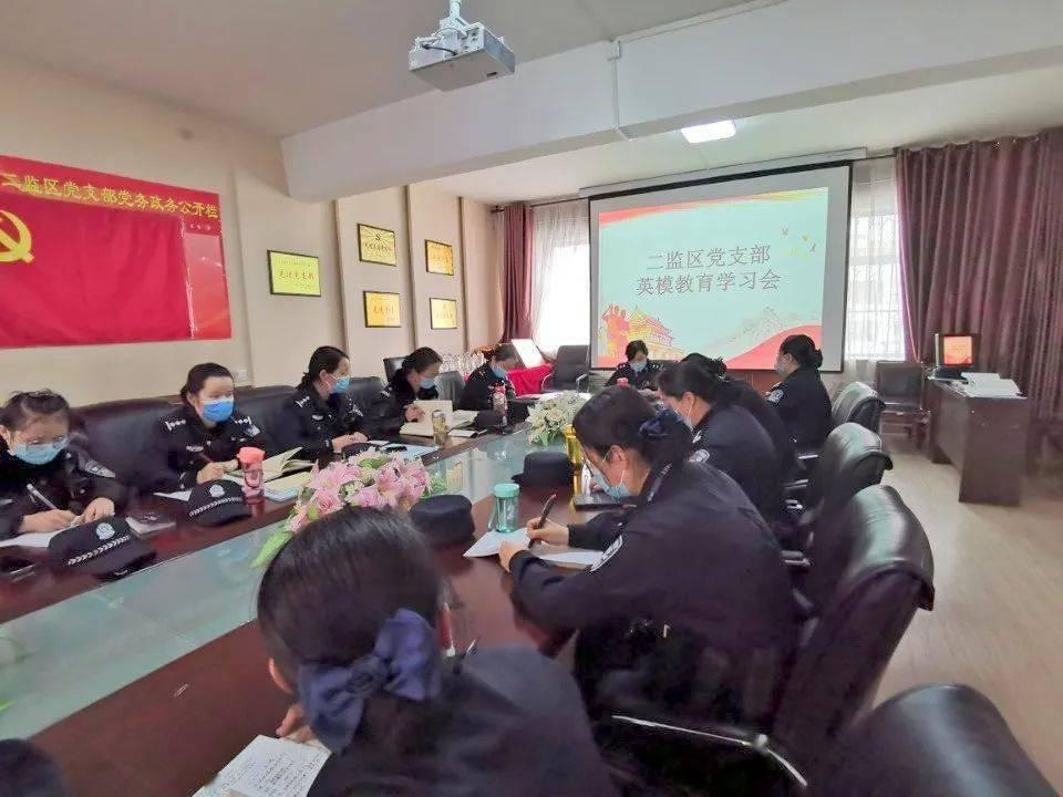 蜡笔小新兄妹春节大拜年