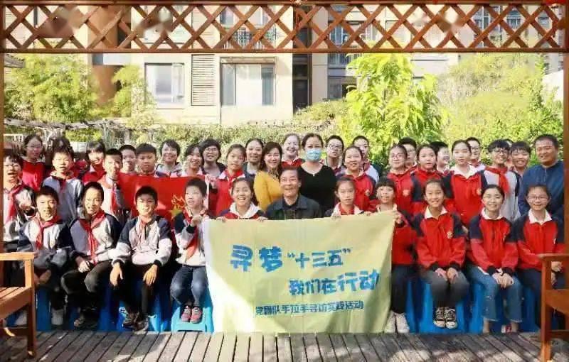 请问一下这个是什么字体，觉得挺帅，想练？游戏画面