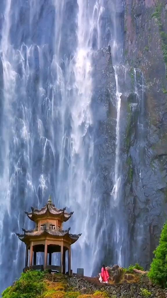 小球进黑洞