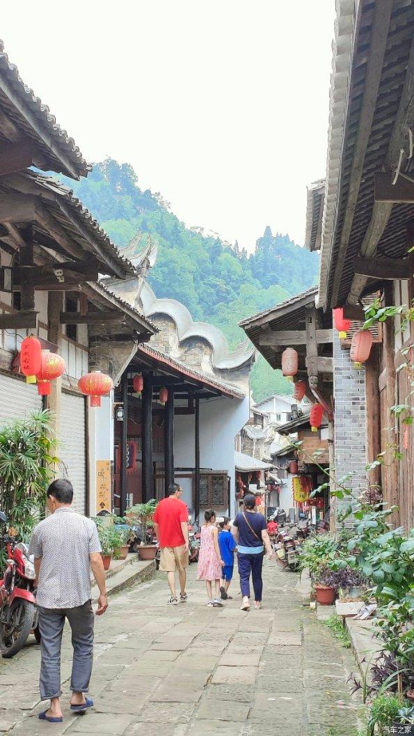 甜美奥莉吃甜点
